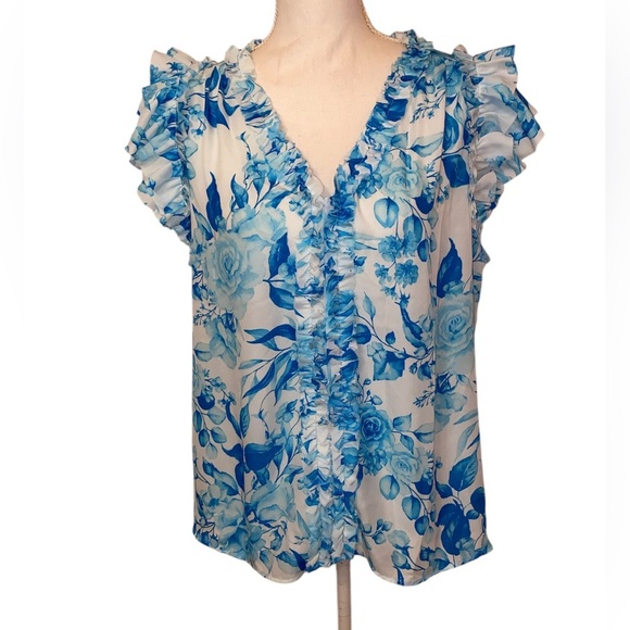 cupcakes & cashmere Tops - Cupcakes and Cashmere Brand Ladies Floral & Ruffled Blouse in Blue & White SZ LG